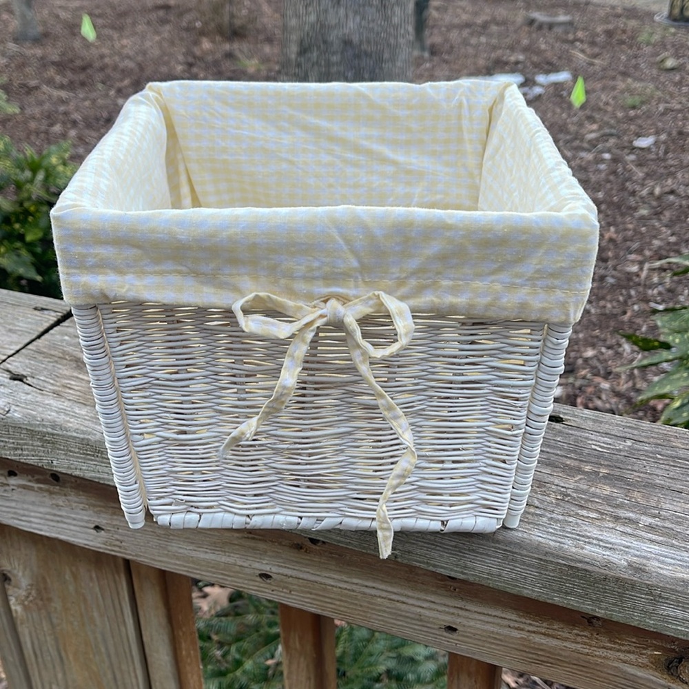 Country cottage white wicker square basket with lining